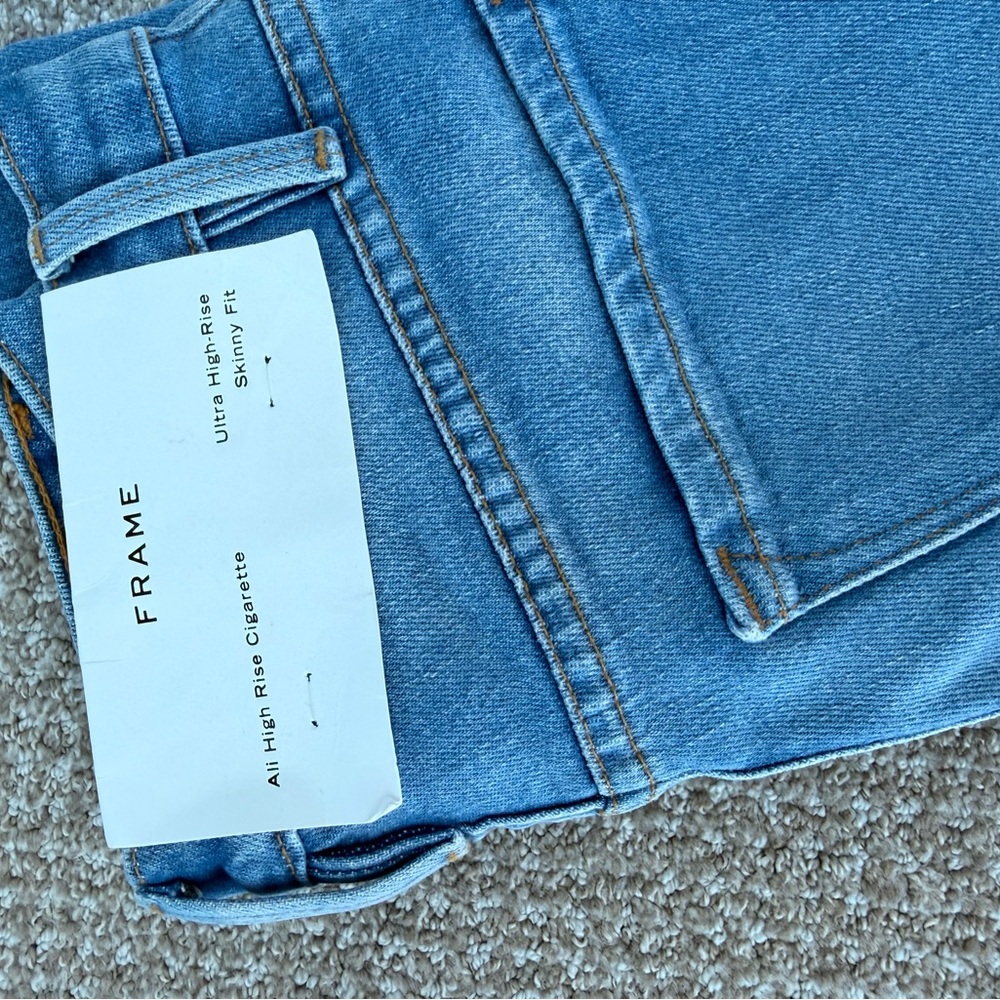 Frame Denim High Rise Cigarette Jeans in Blue